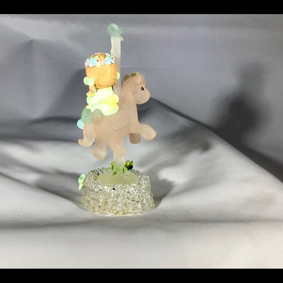 PRECIOUS MOMENTS “The Voice of Spring” carousel - Picture 6 of 14